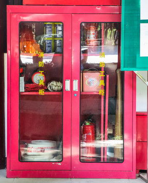 守護(hù)安全防線 施工現(xiàn)場消防器材柜的建筑攝影藝術(shù)與實(shí)用素材